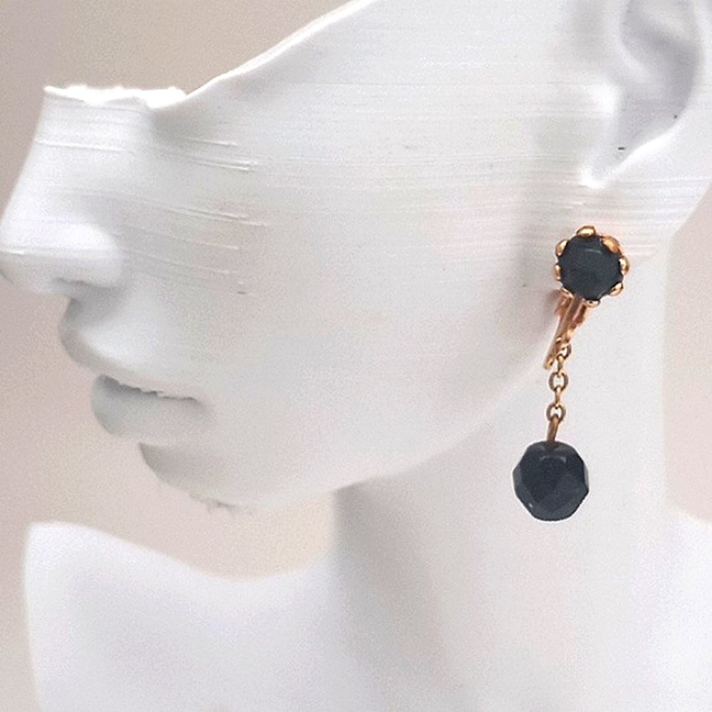 Vtg Clip On Earrings